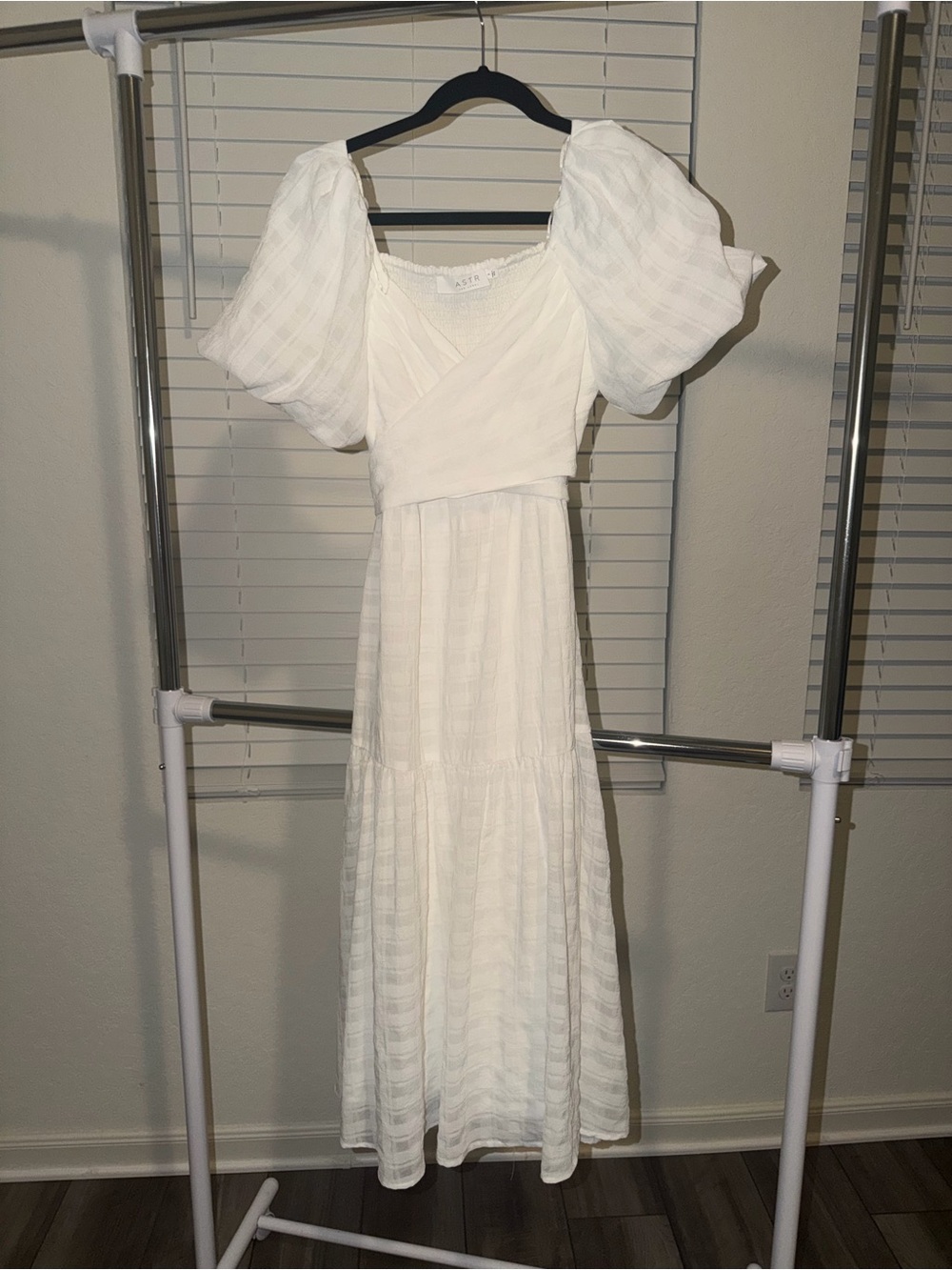 ASTR The Lable White Puff-Sleeve Maxi Dress Size Small